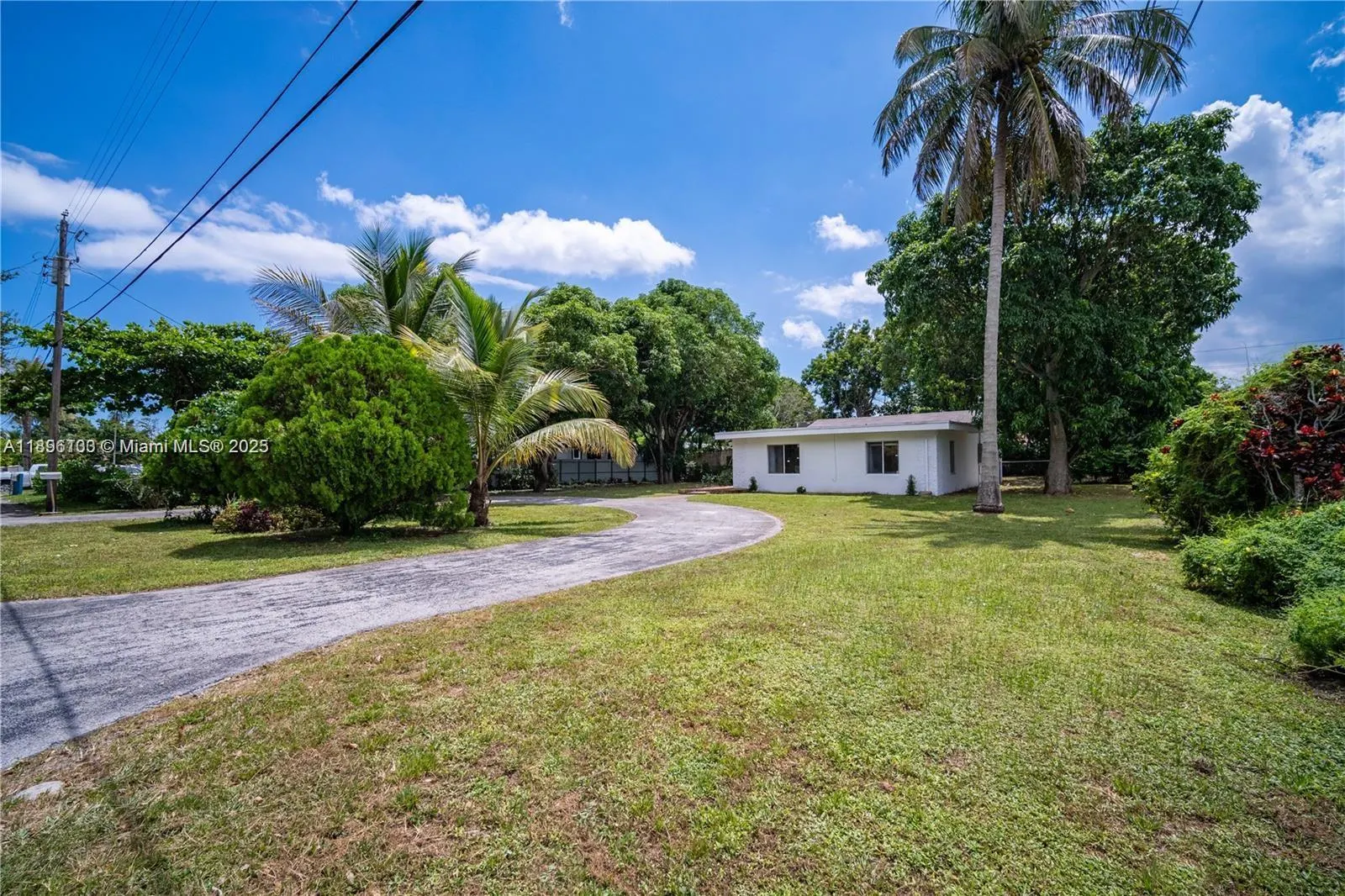 28 NE 164th St