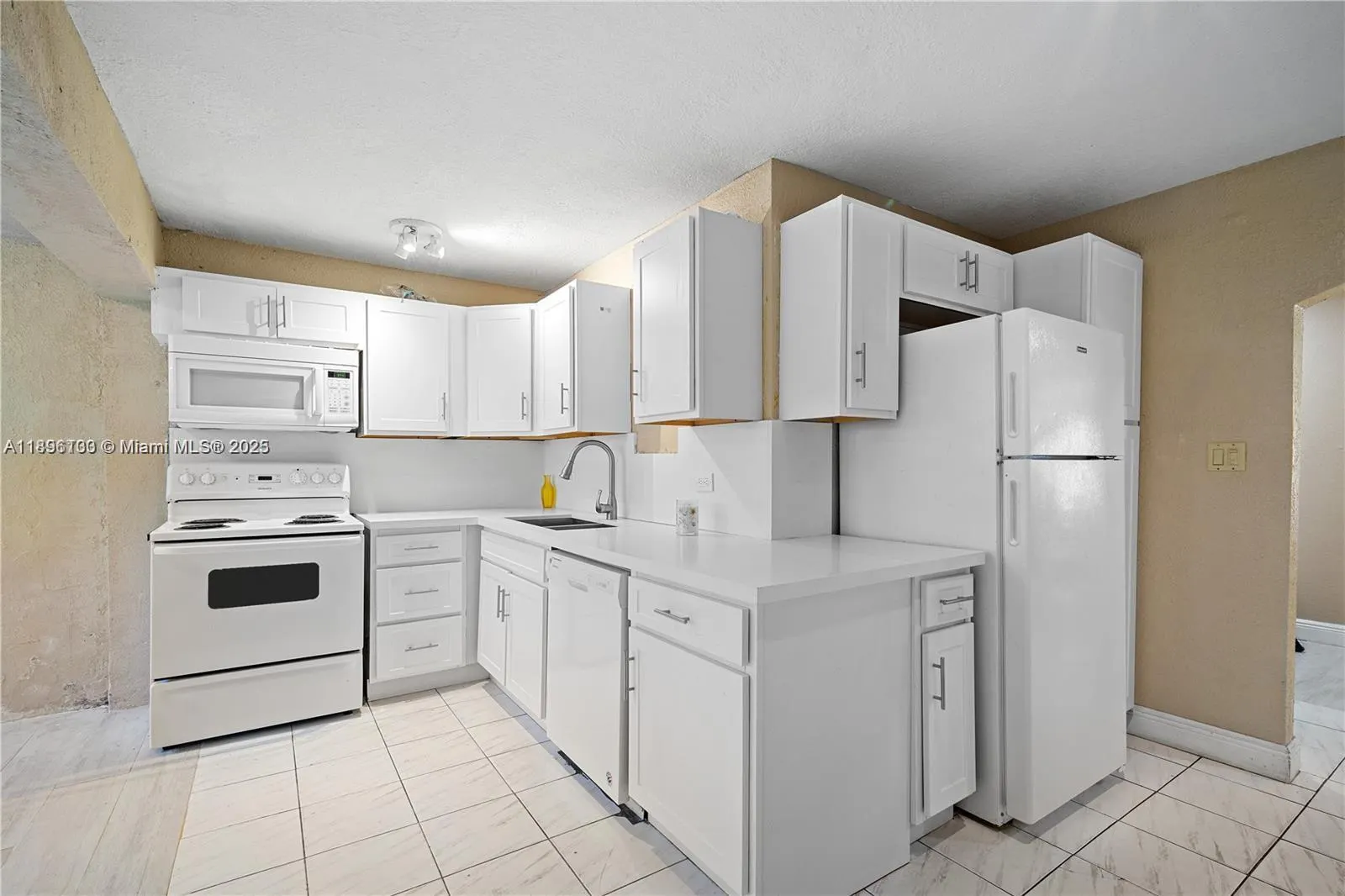 28 NE 164th St