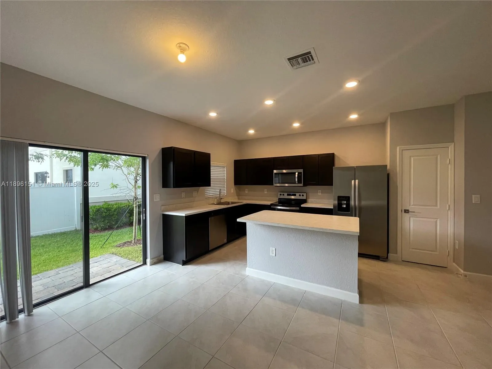 1120 SW 7th Ct, #0