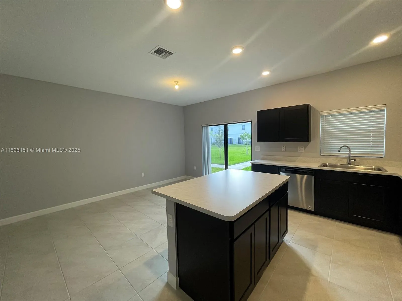 1120 SW 7th Ct, #0