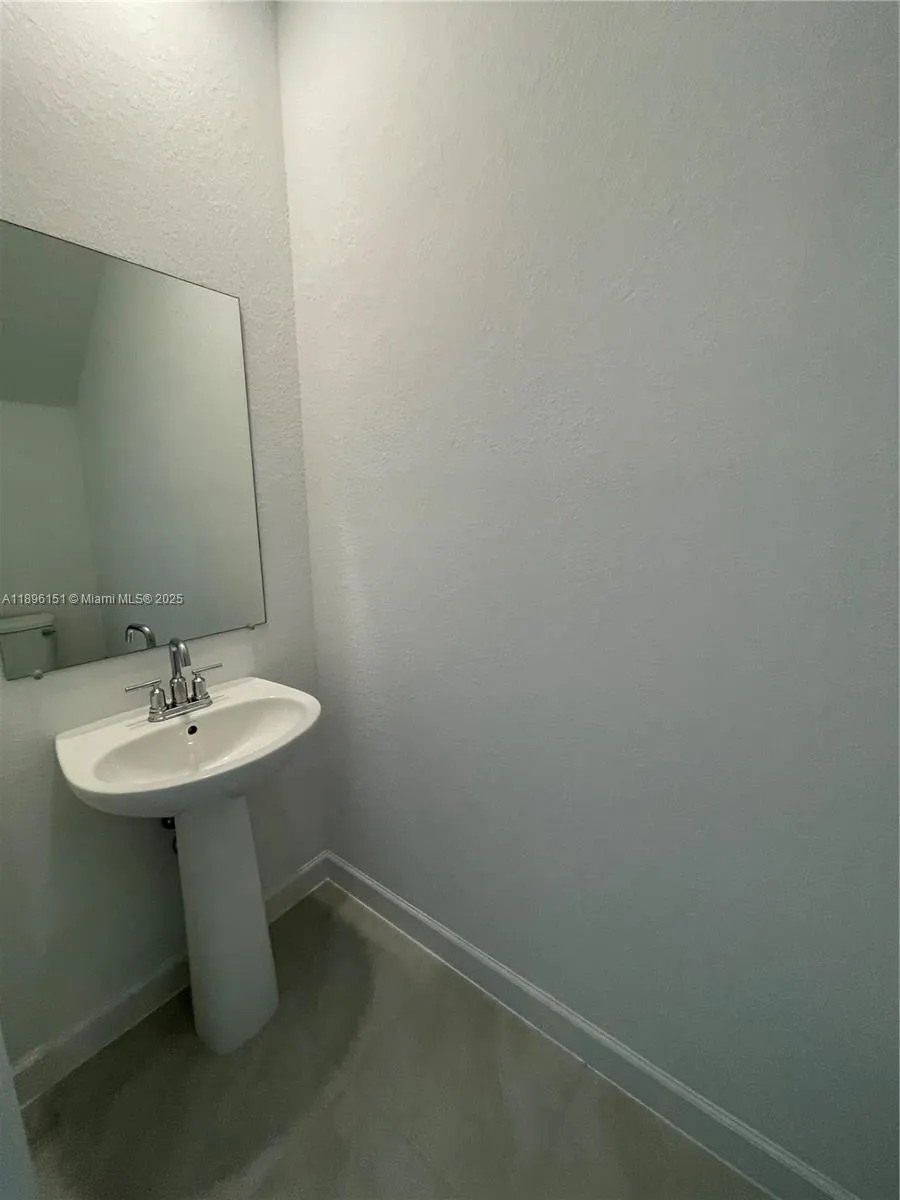1120 SW 7th Ct, #0