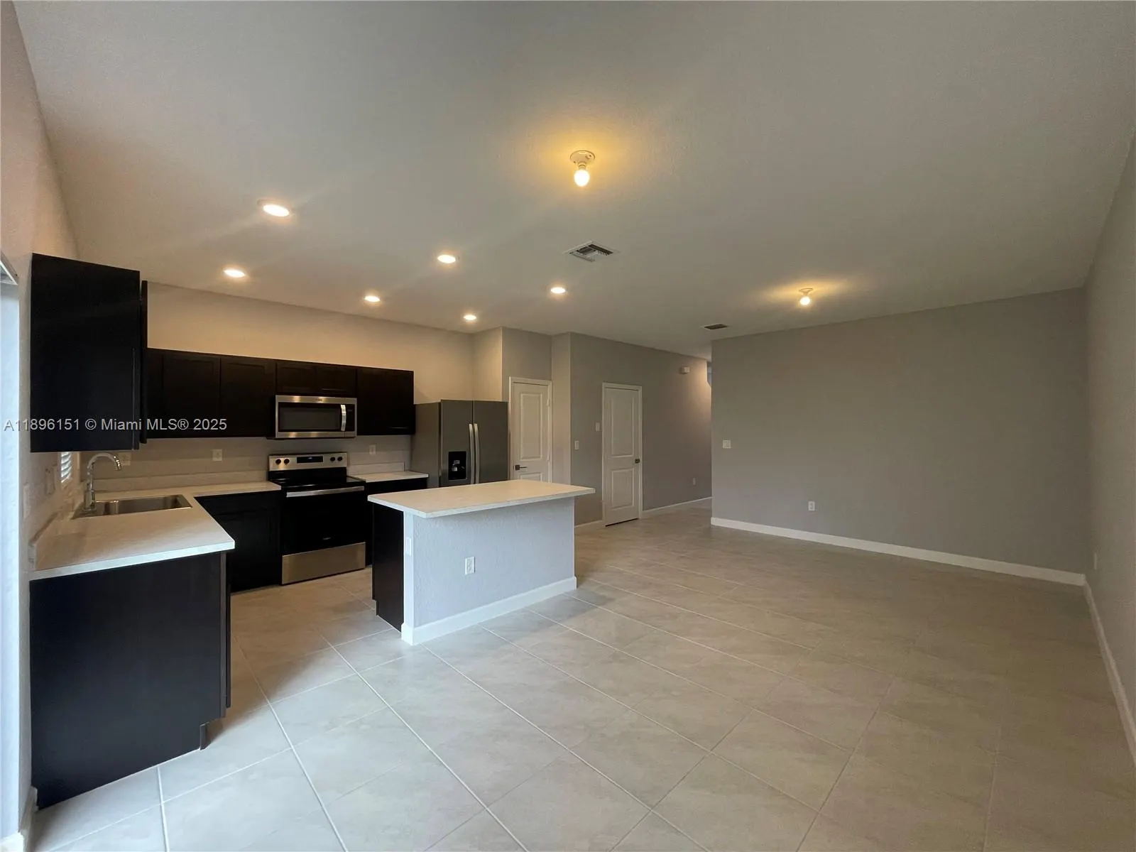 1120 SW 7th Ct, #0