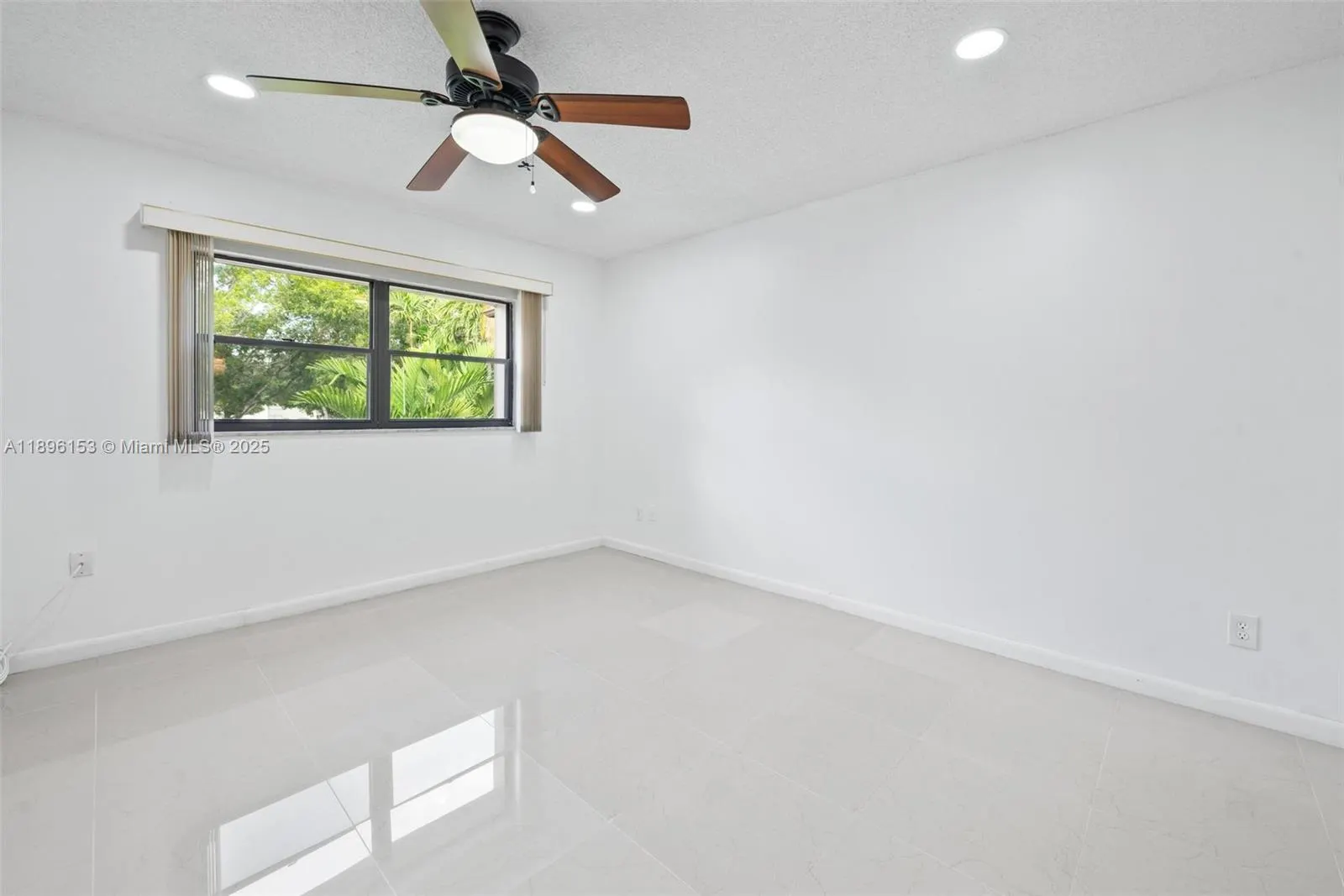 8901 N New River Canal Rd, #14W
