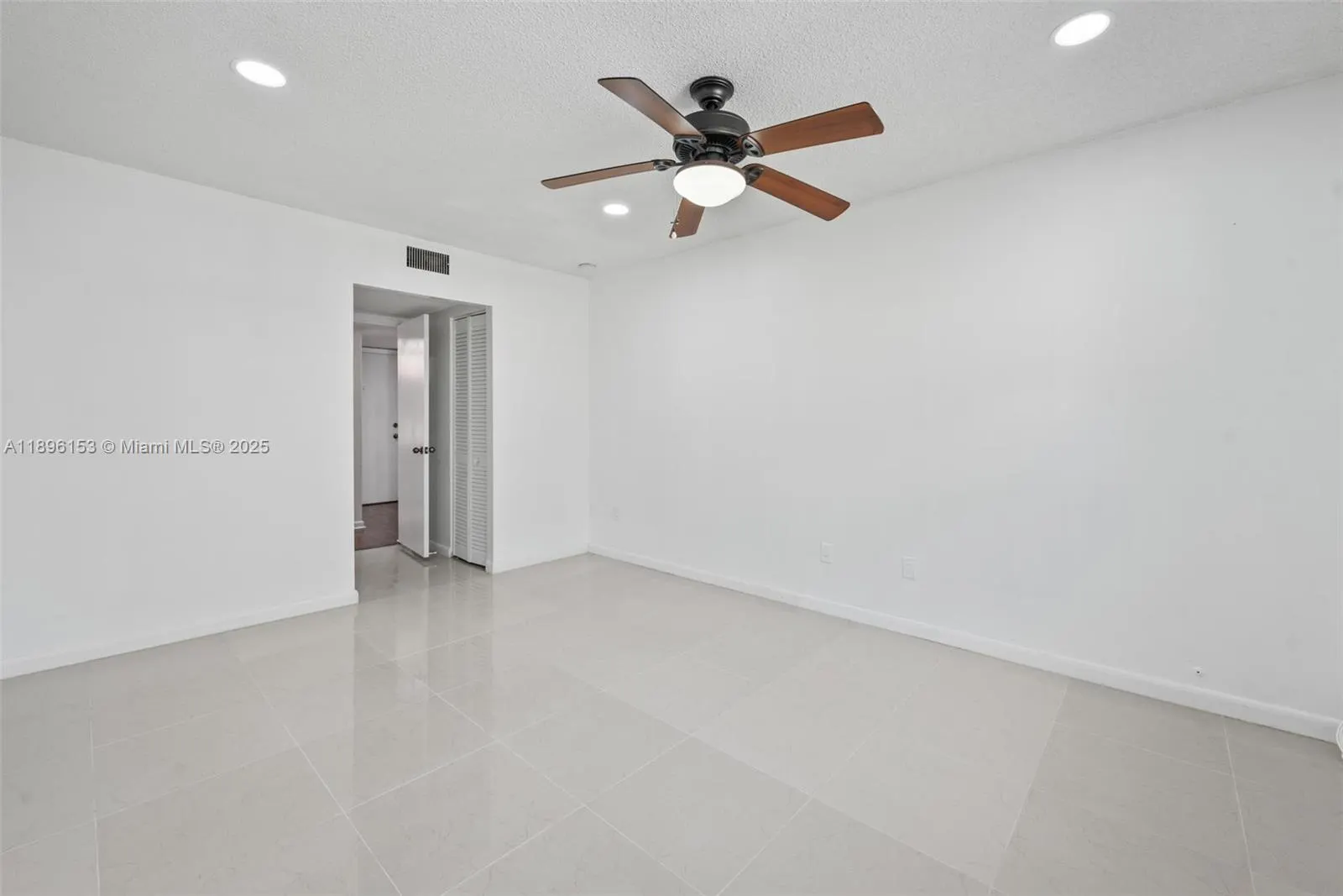 8901 N New River Canal Rd, #14W