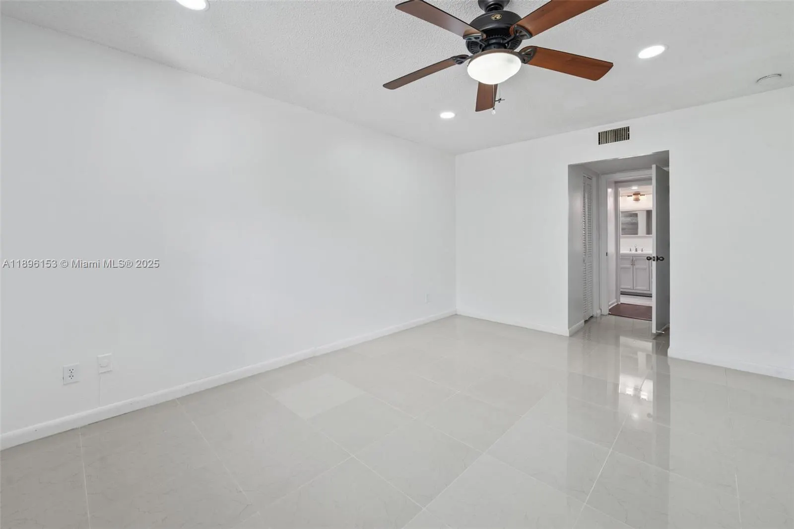 8901 N New River Canal Rd, #14W