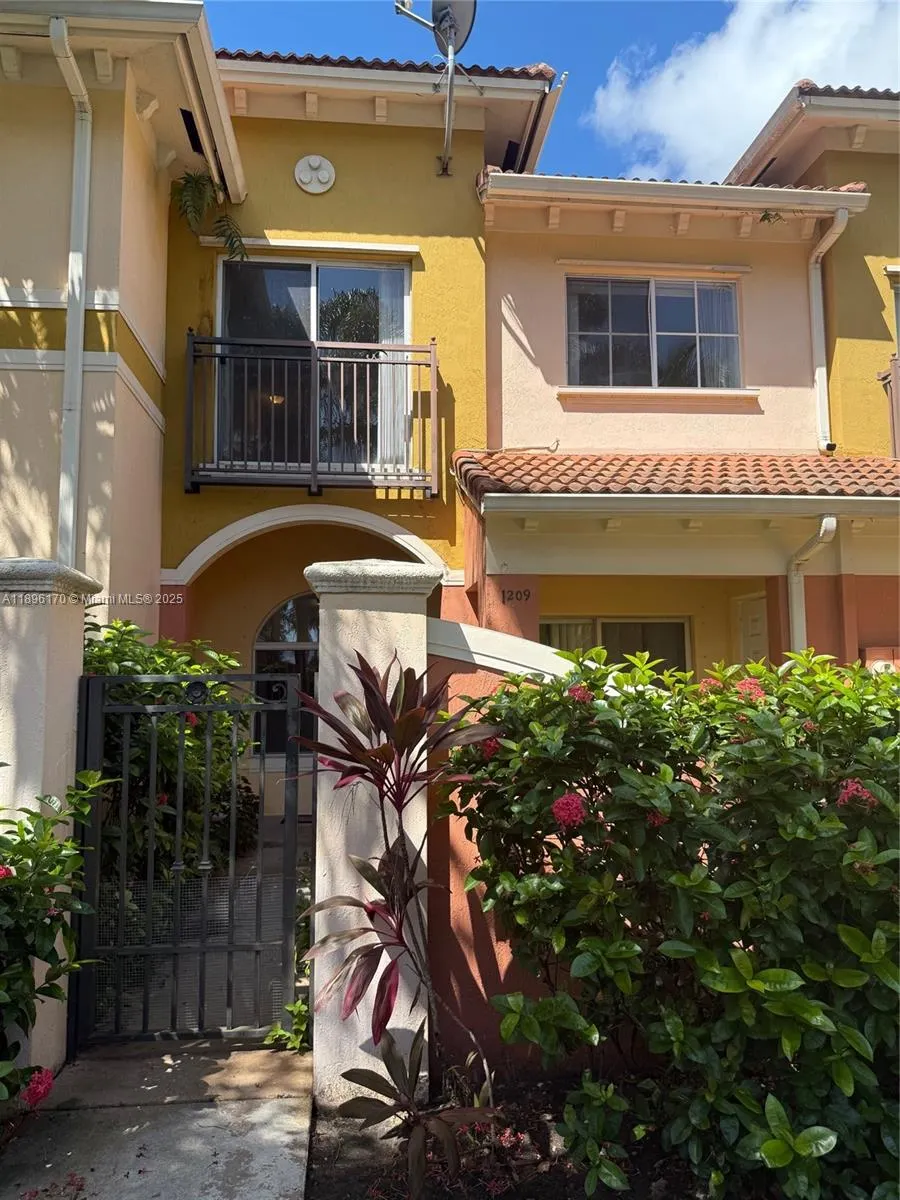 1209 Santa Catalina Ln