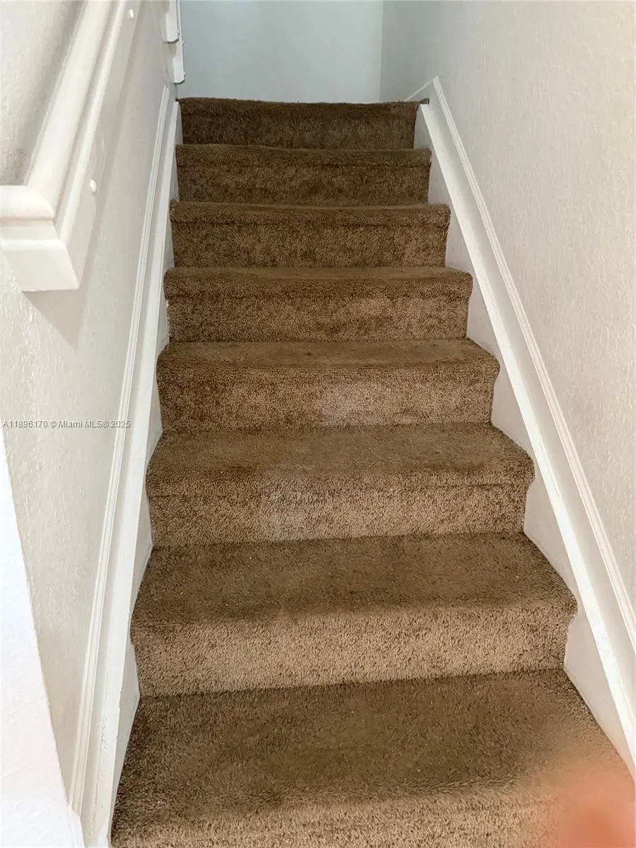 1209 Santa Catalina Ln