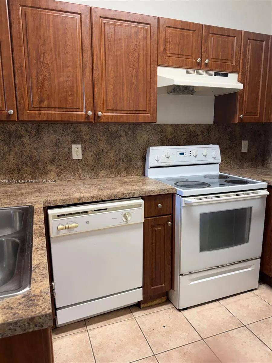 1209 Santa Catalina Ln