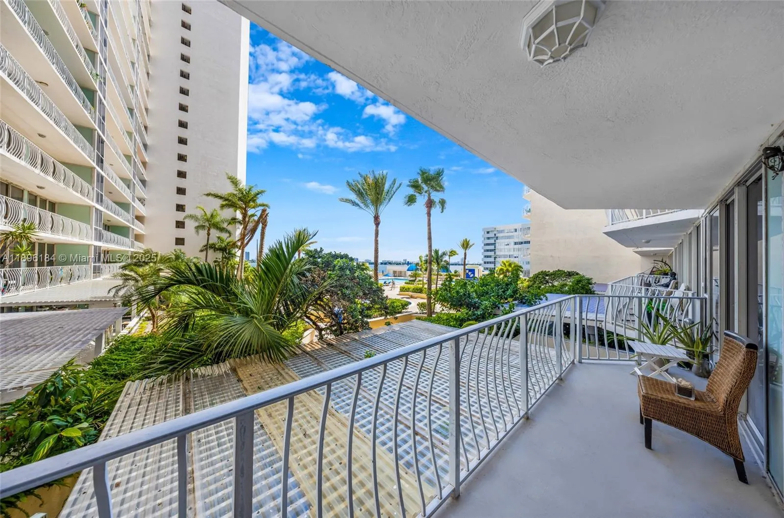 7601 E Treasure Dr, #510