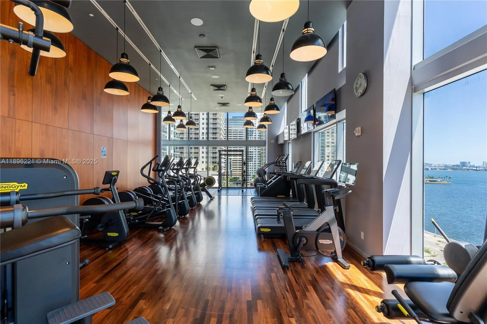 1300 Brickell Bay Dr, #808