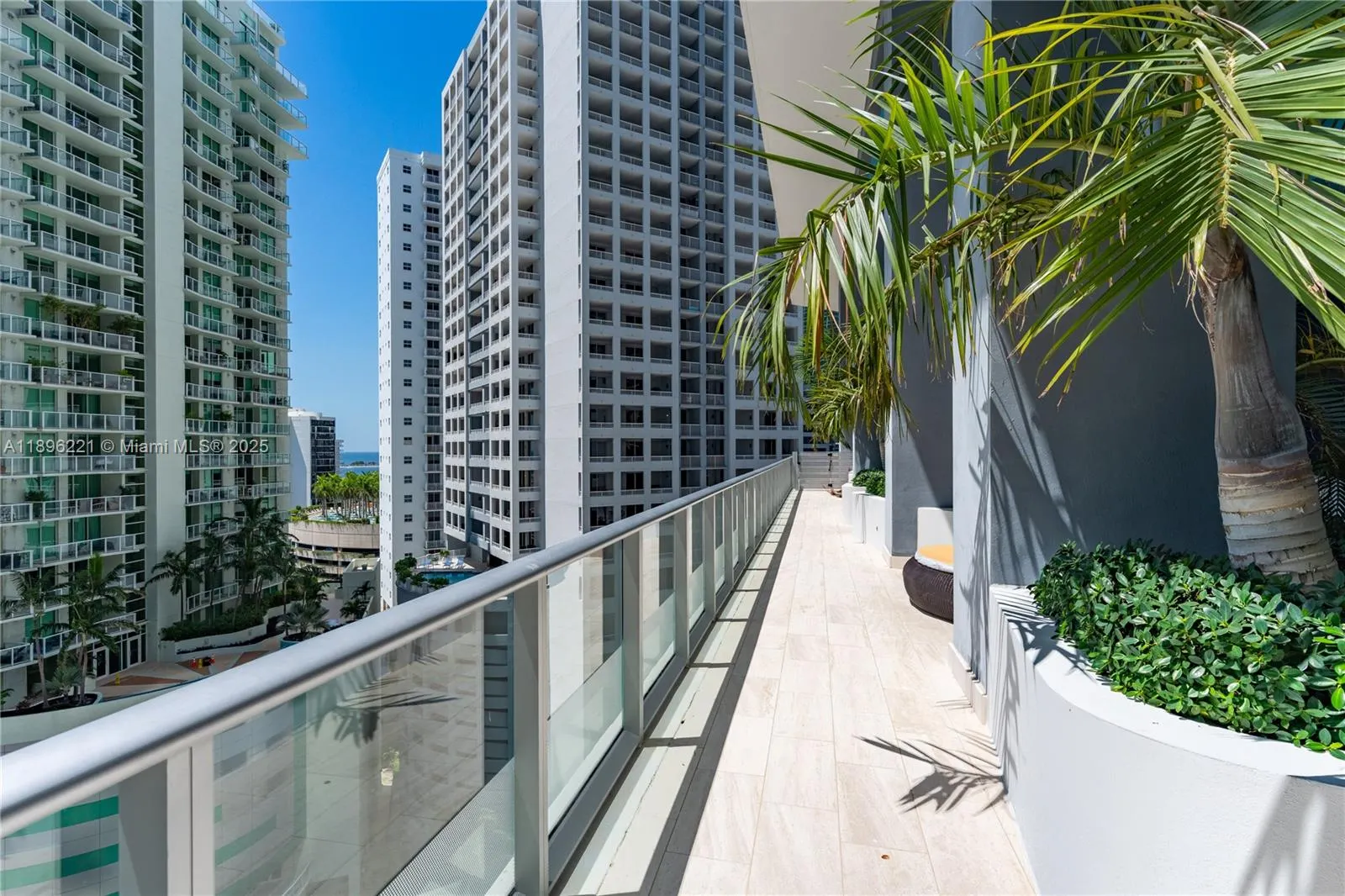 1300 Brickell Bay Dr, #808
