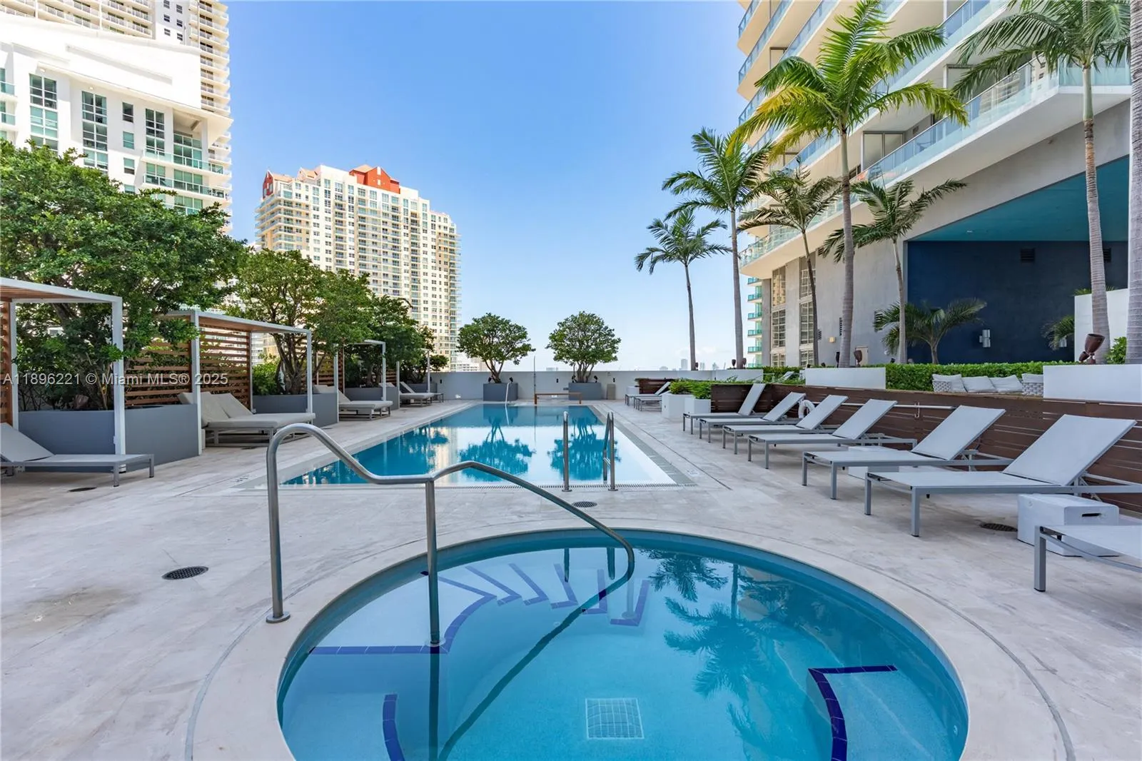 1300 Brickell Bay Dr, #808