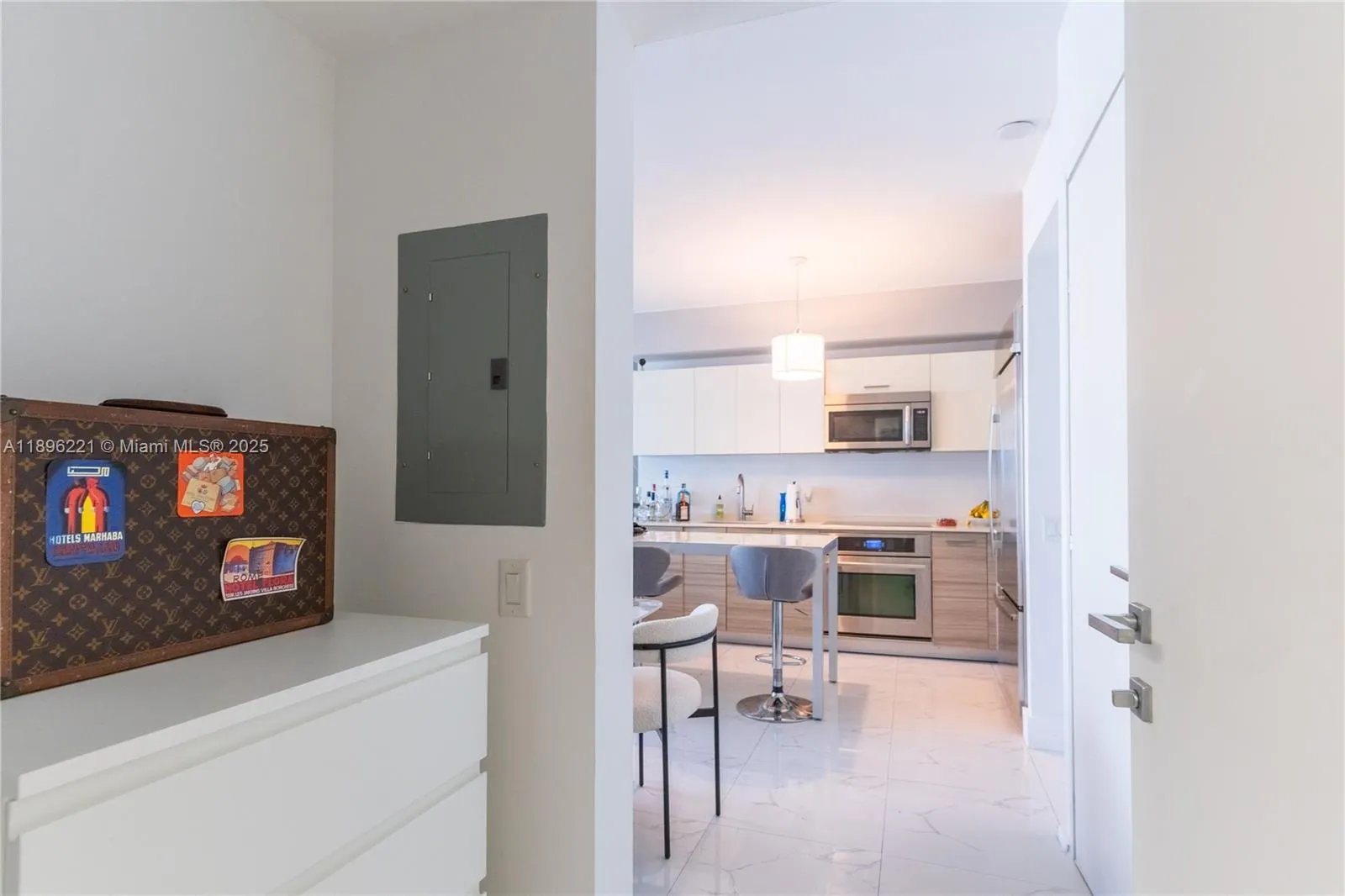 1300 Brickell Bay Dr, #808