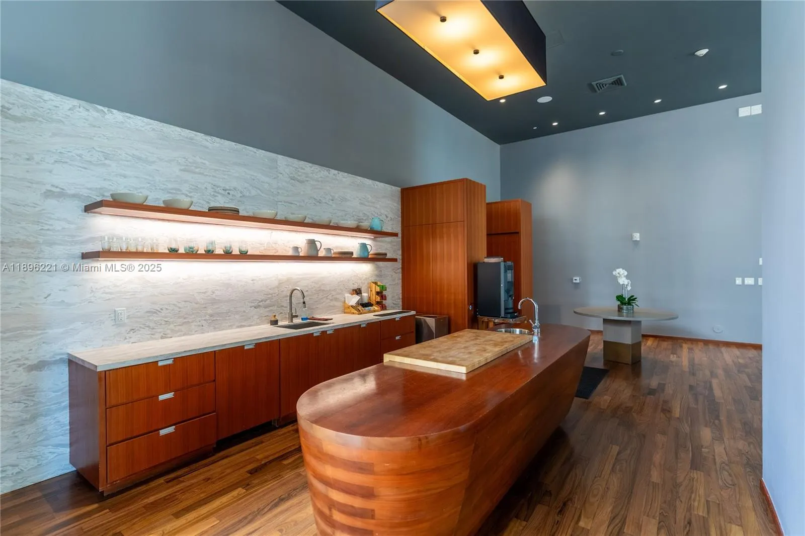 1300 Brickell Bay Dr, #808