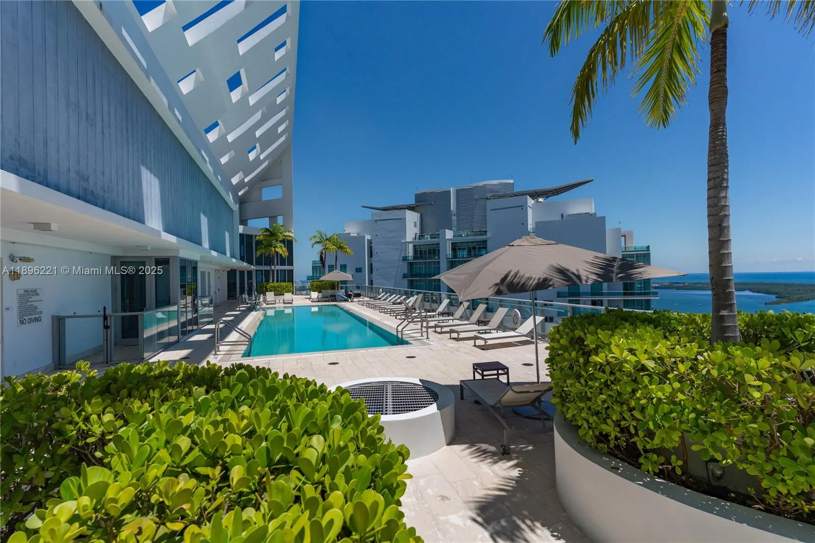 1300 Brickell Bay Dr, #808