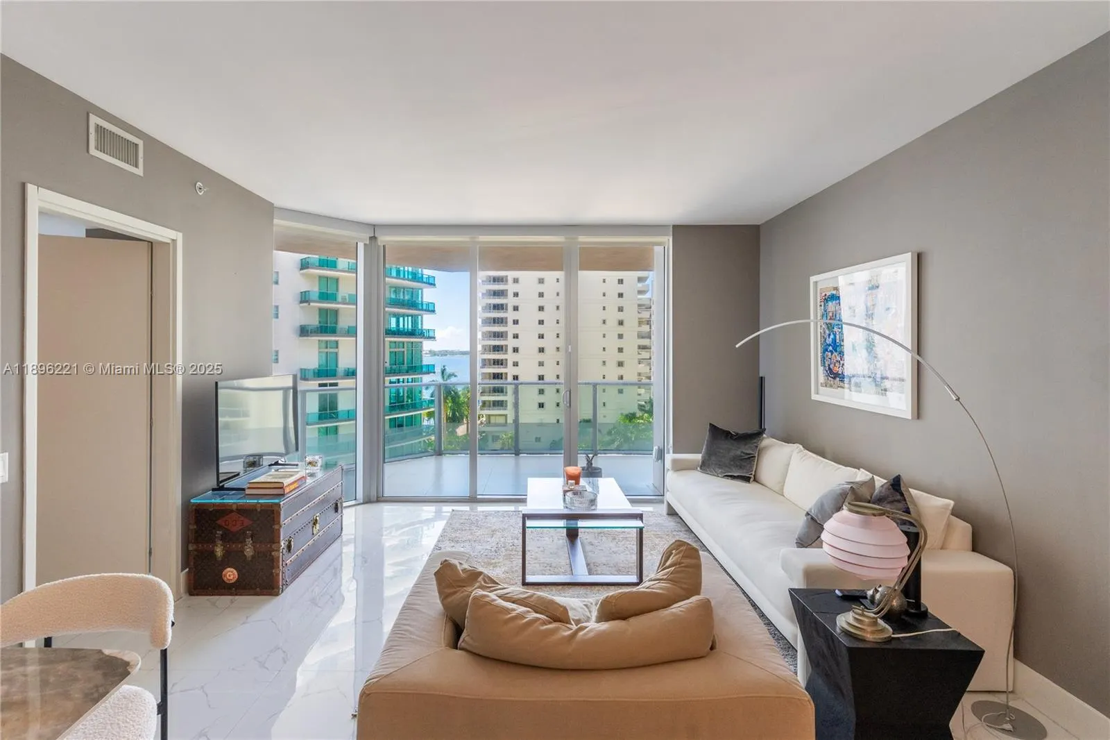 1300 Brickell Bay Dr, #808