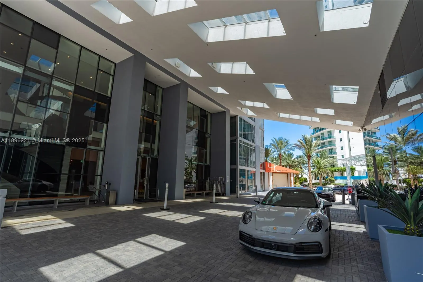 1300 Brickell Bay Dr, #808