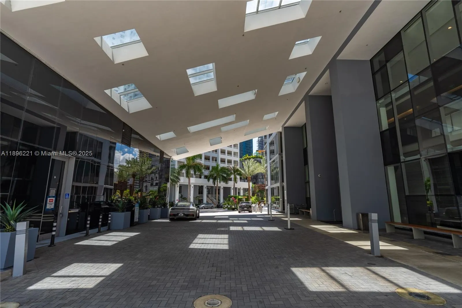 1300 Brickell Bay Dr, #808