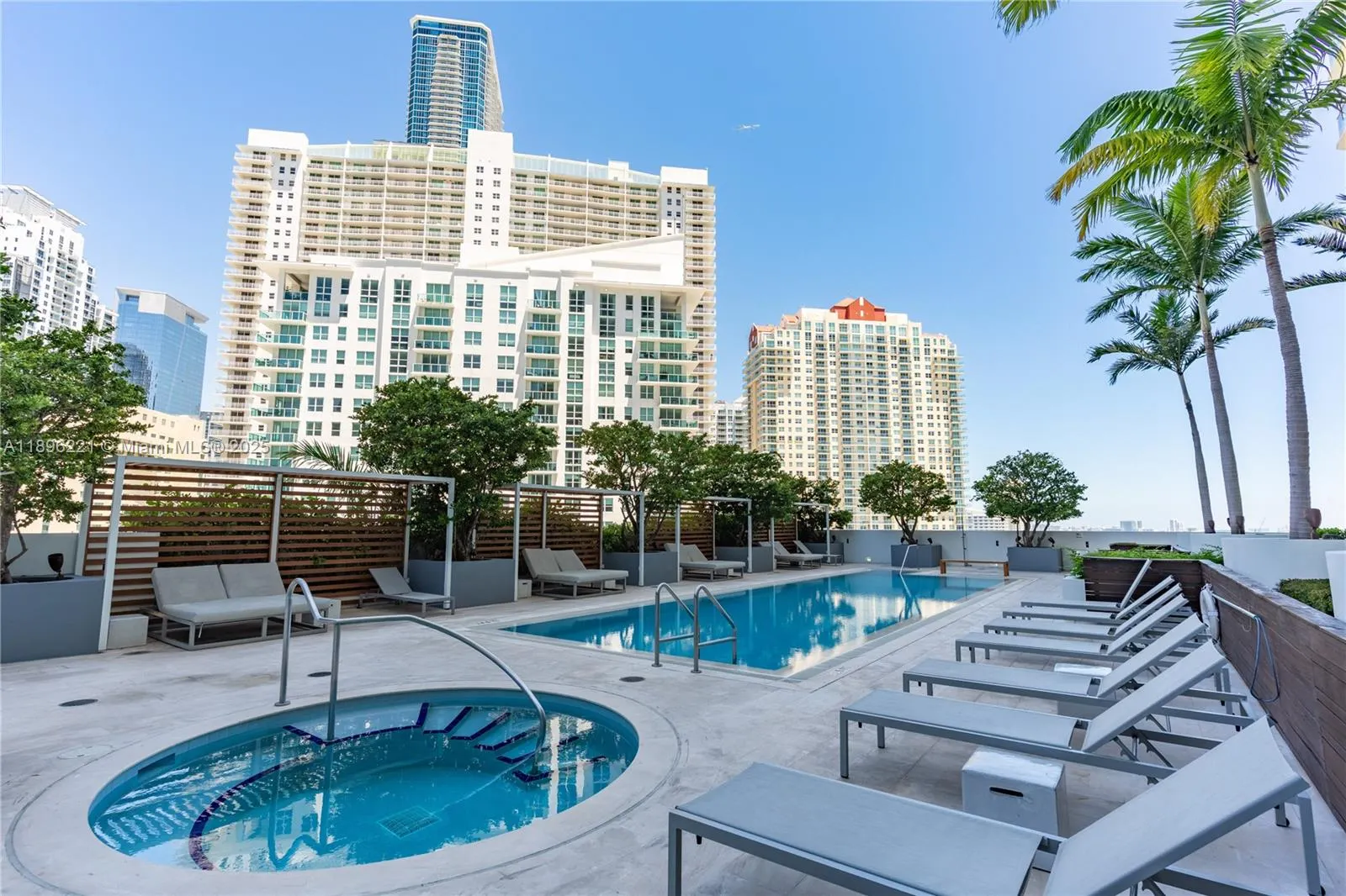 1300 Brickell Bay Dr, #808