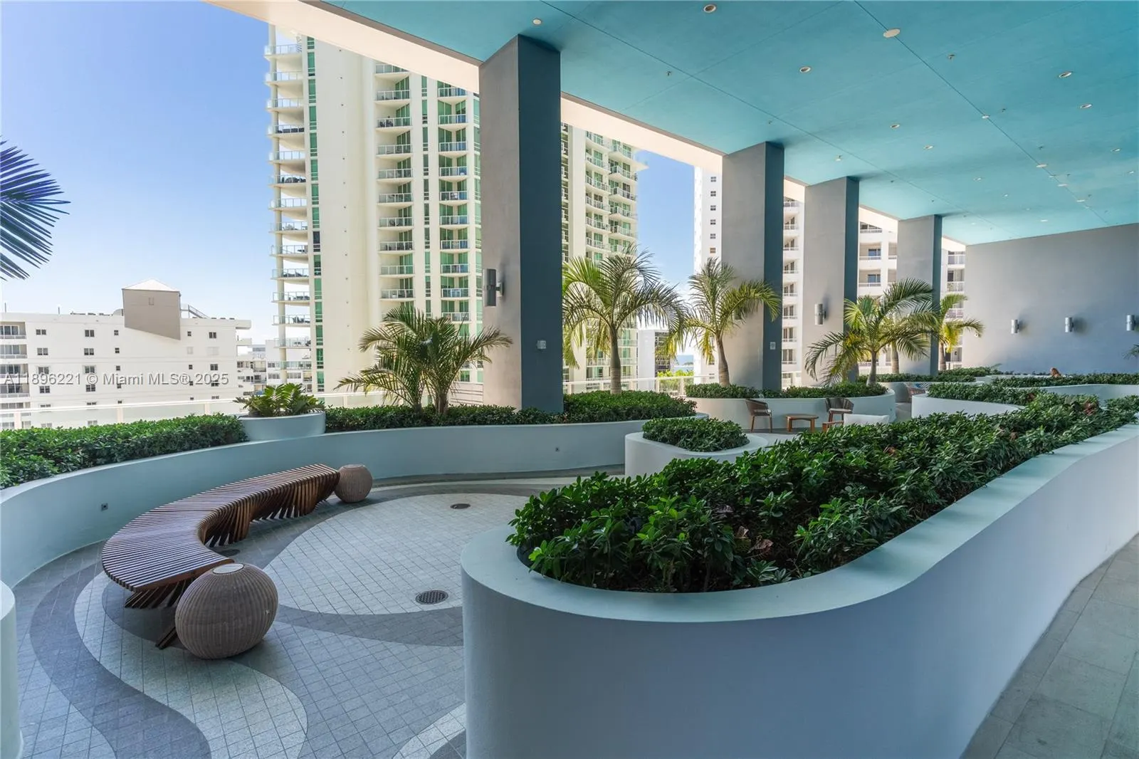 1300 Brickell Bay Dr, #808