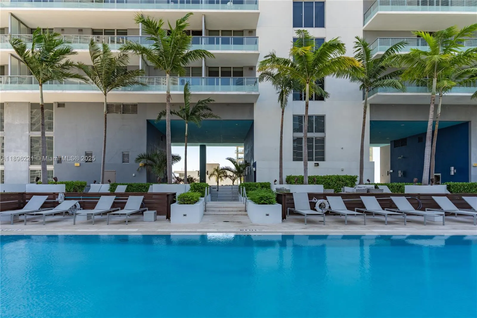 1300 Brickell Bay Dr, #808