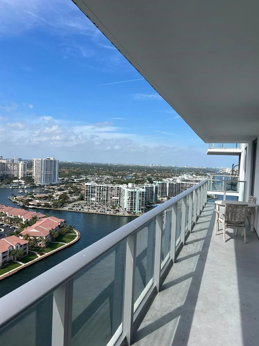4010 S Ocean Dr, #R2004