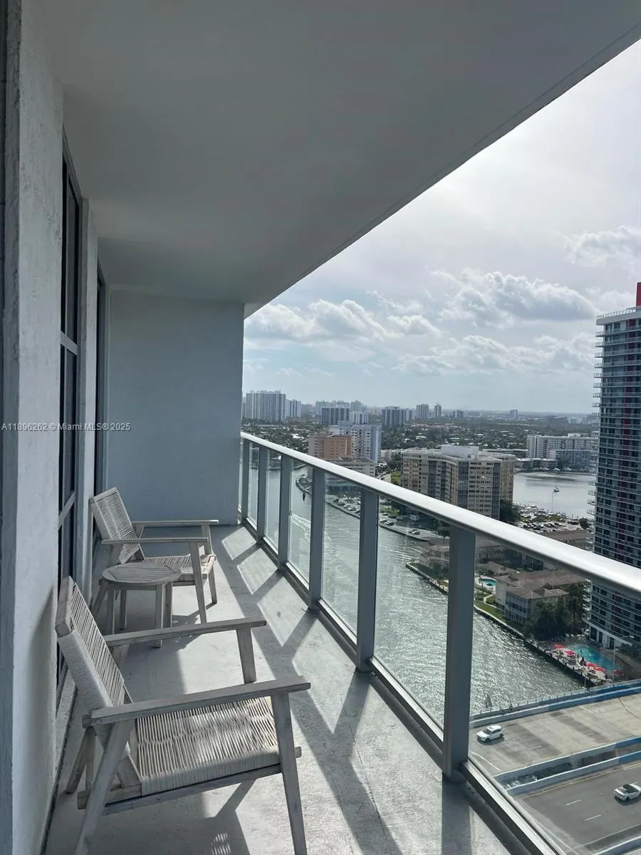 4010 S Ocean Dr, #R2004