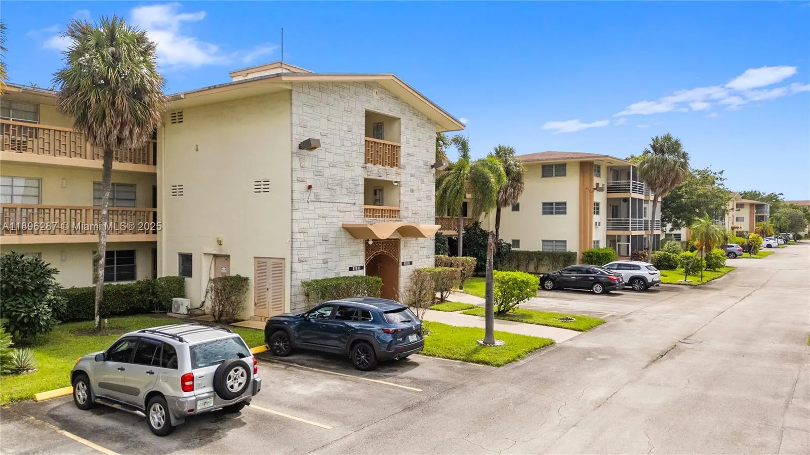 17001 NE 13th Ave, #214