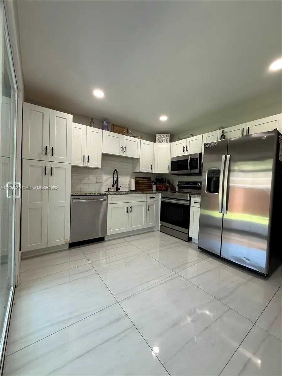 11058 NW 38th St