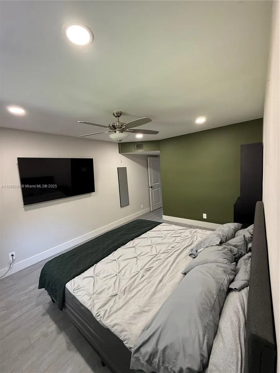 11058 NW 38th St