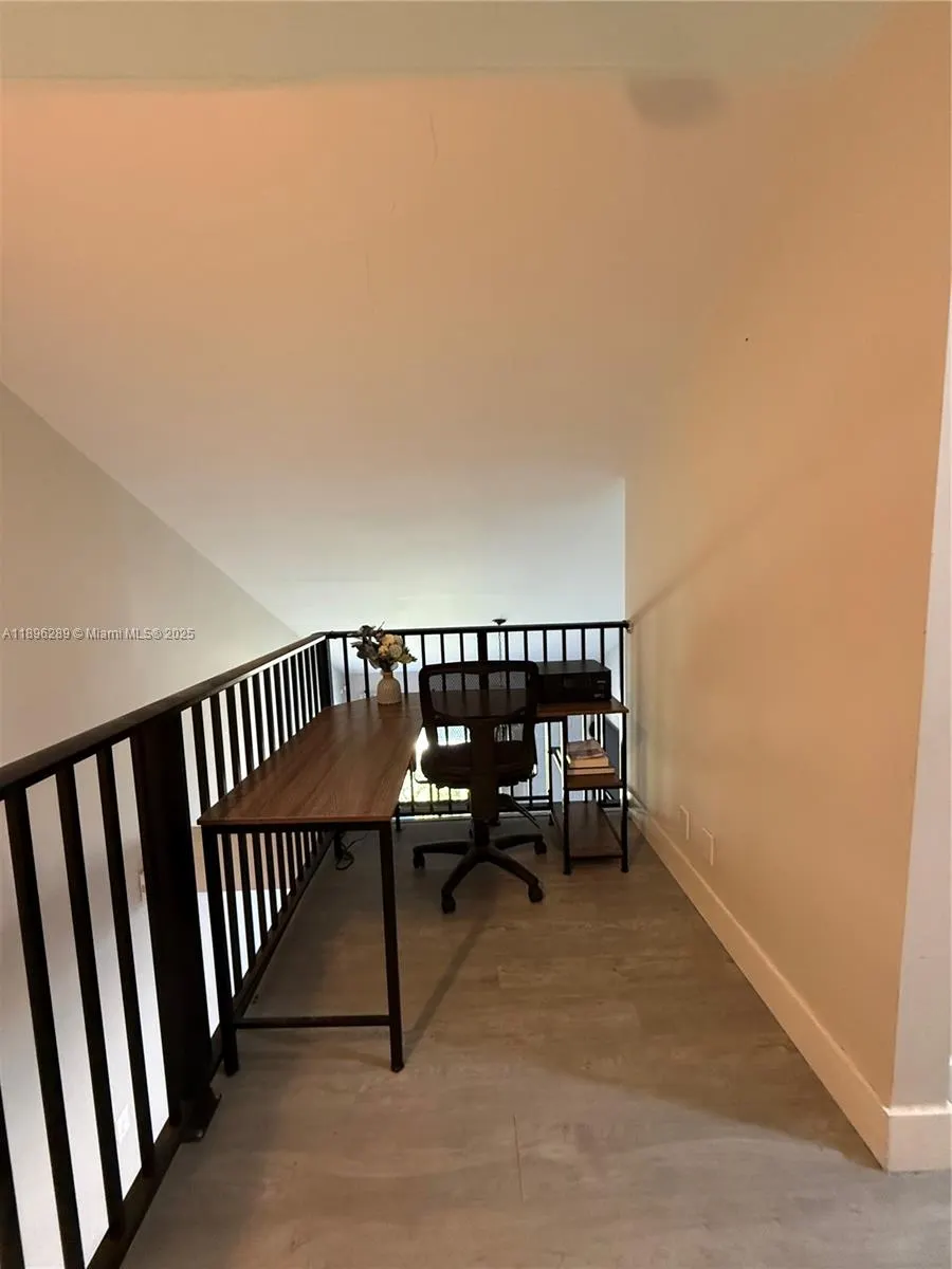 11058 NW 38th St