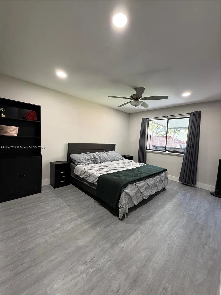 11058 NW 38th St