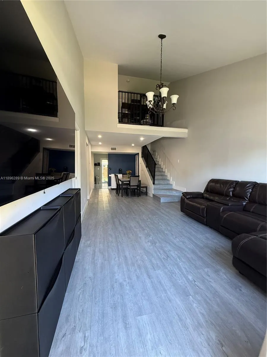 11058 NW 38th St