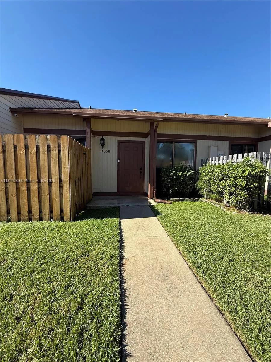 11058 NW 38th St