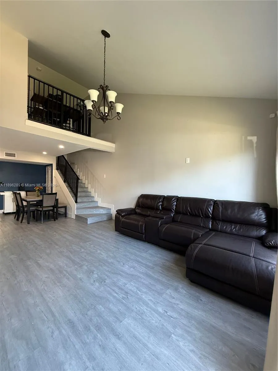 11058 NW 38th St