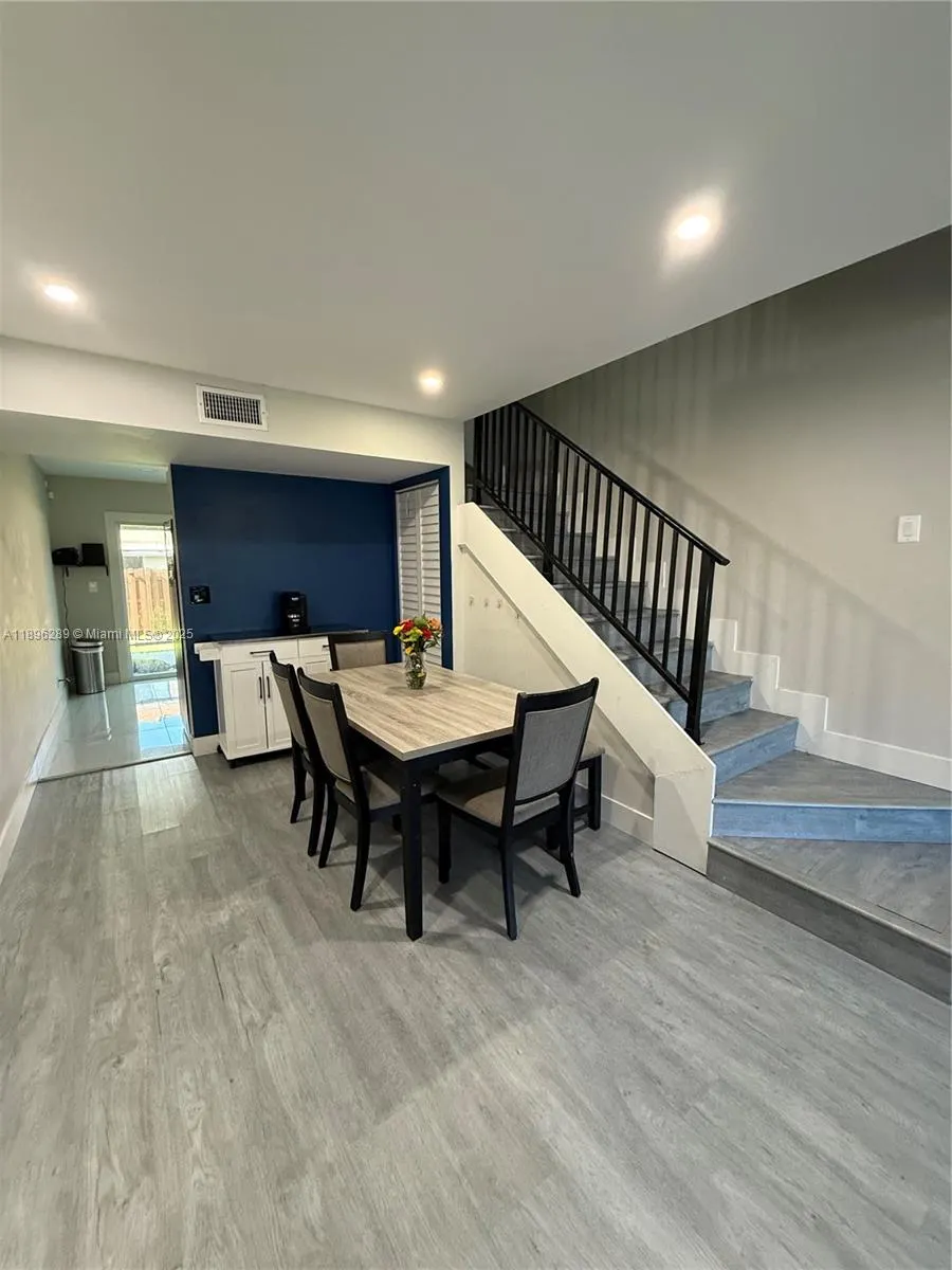 11058 NW 38th St