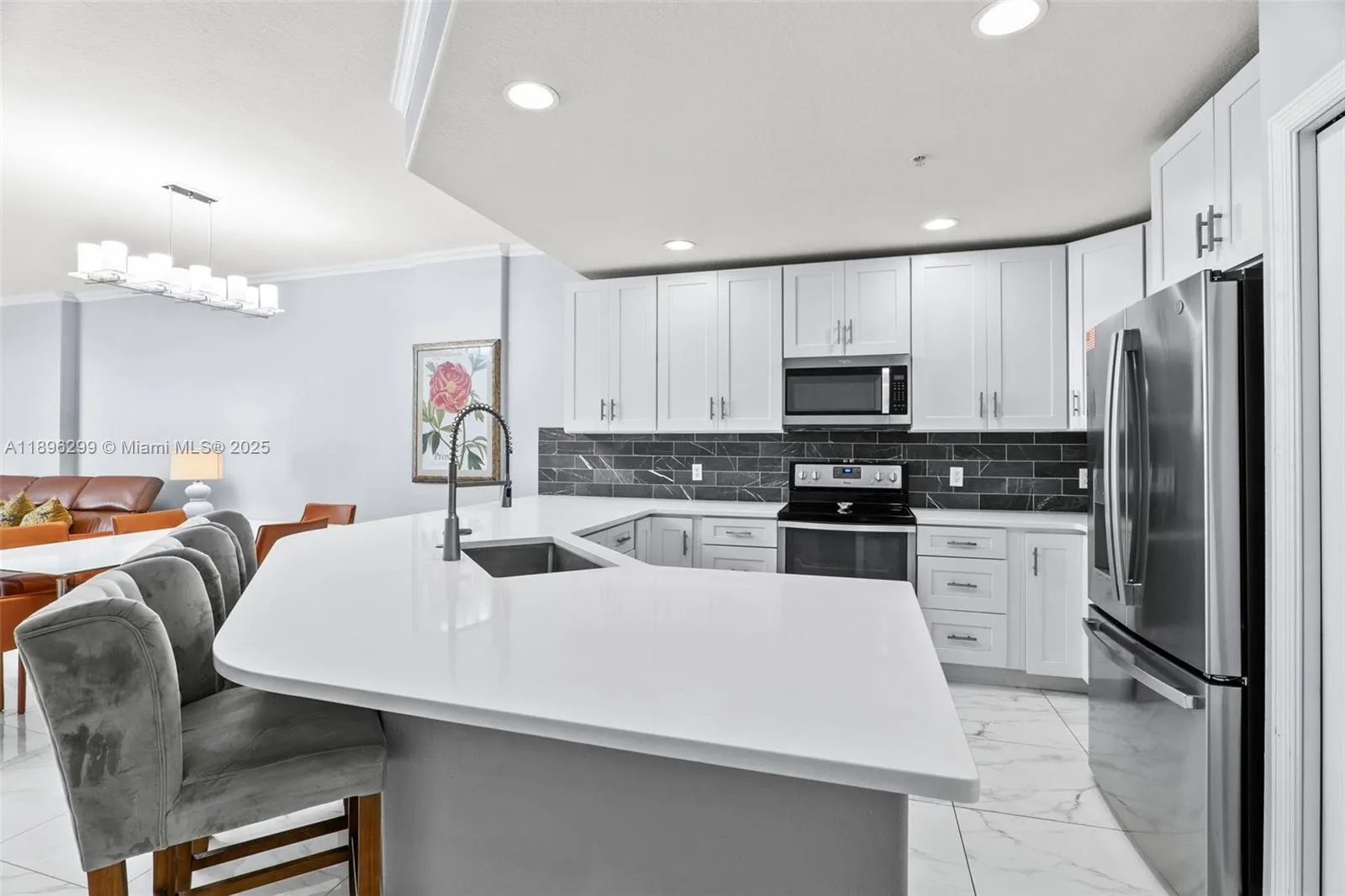 601 N Miramar, #107