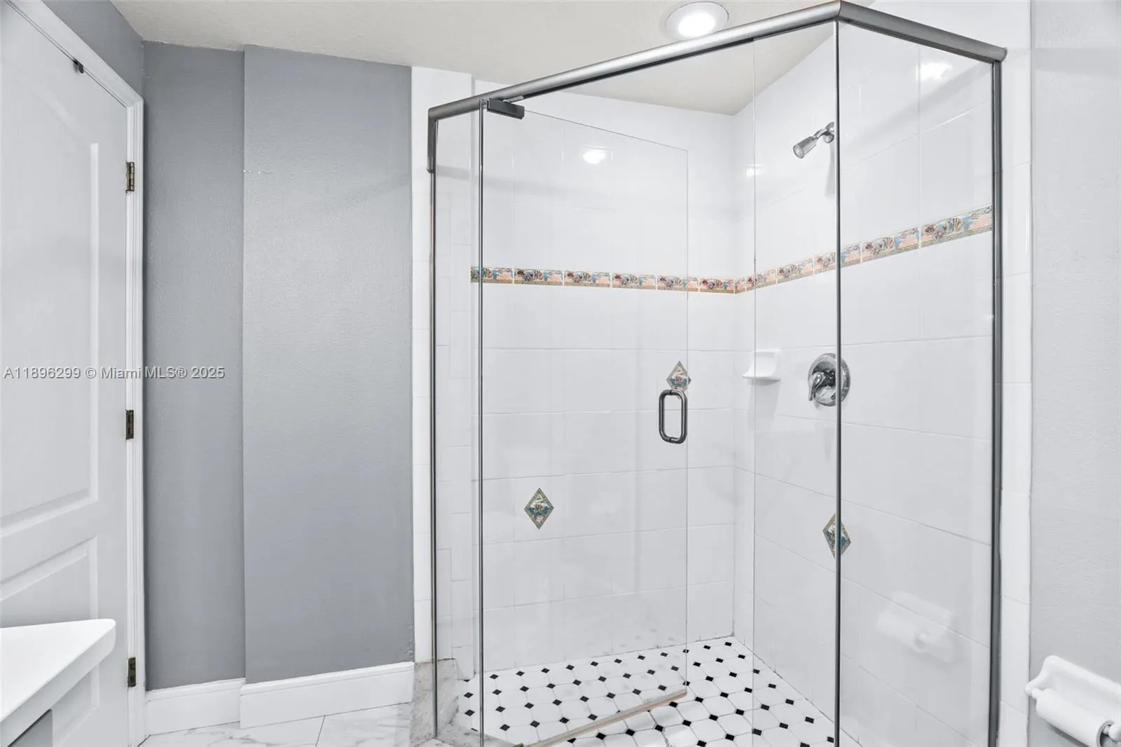 601 N Miramar, #107