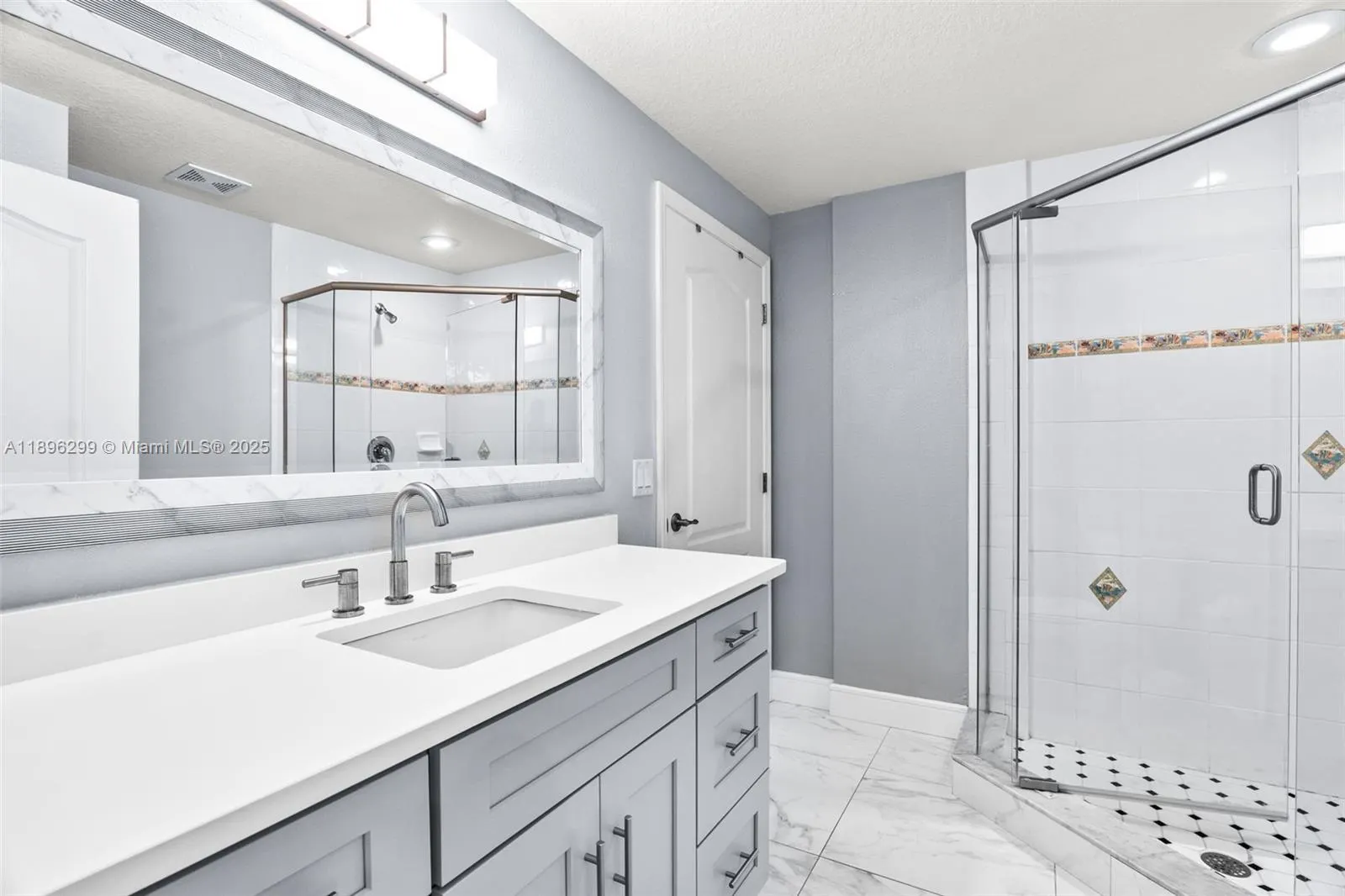 601 N Miramar, #107