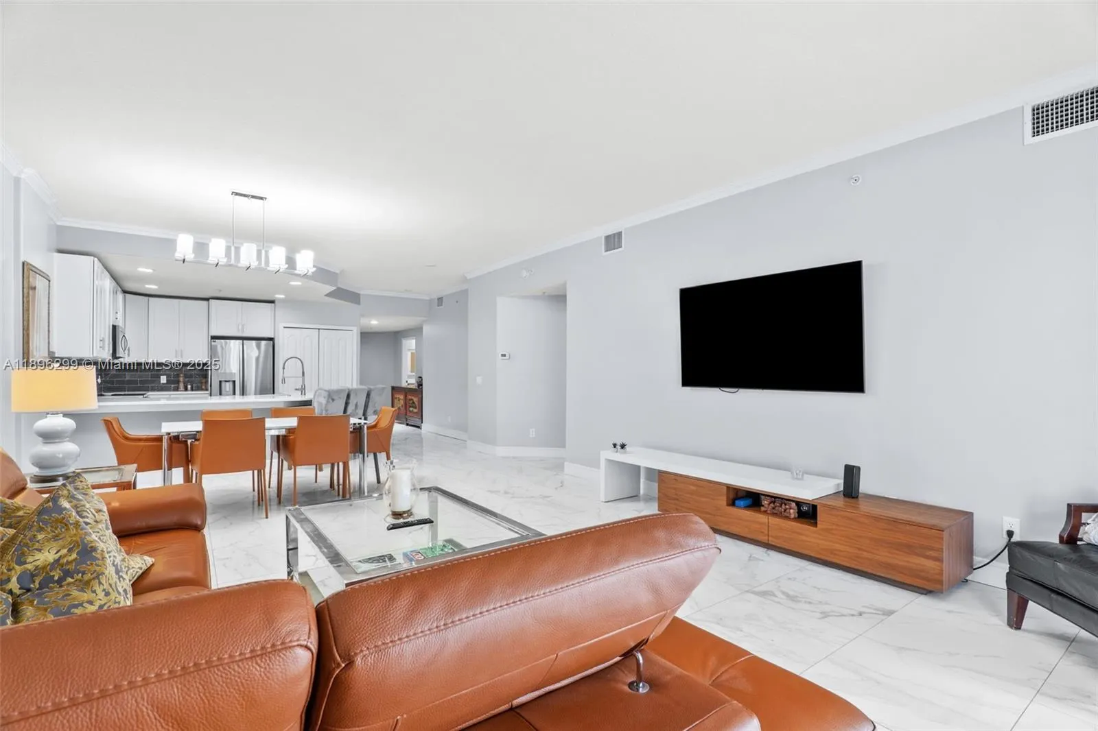 601 N Miramar, #107