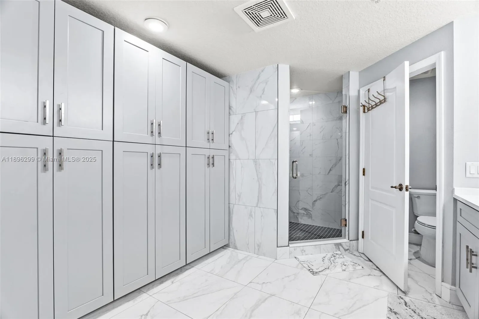 601 N Miramar, #107