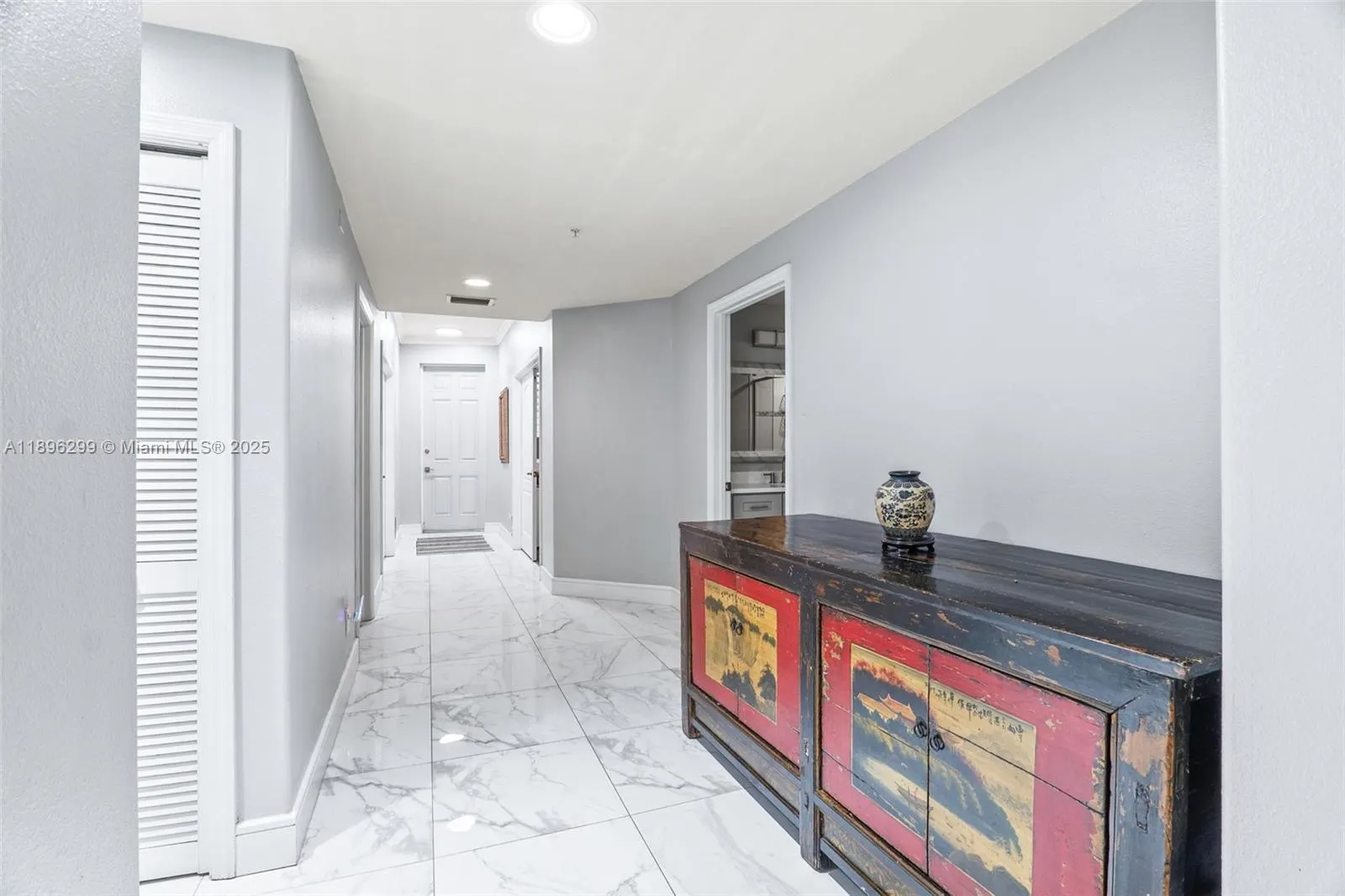 601 N Miramar, #107