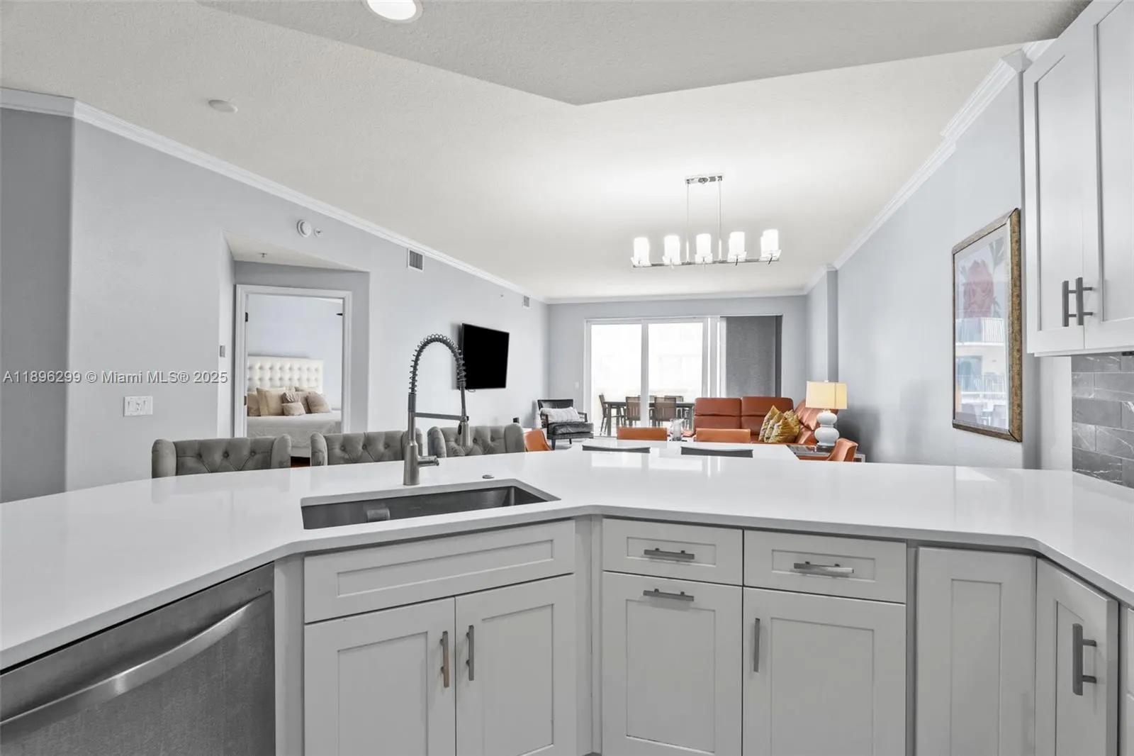 601 N Miramar, #107