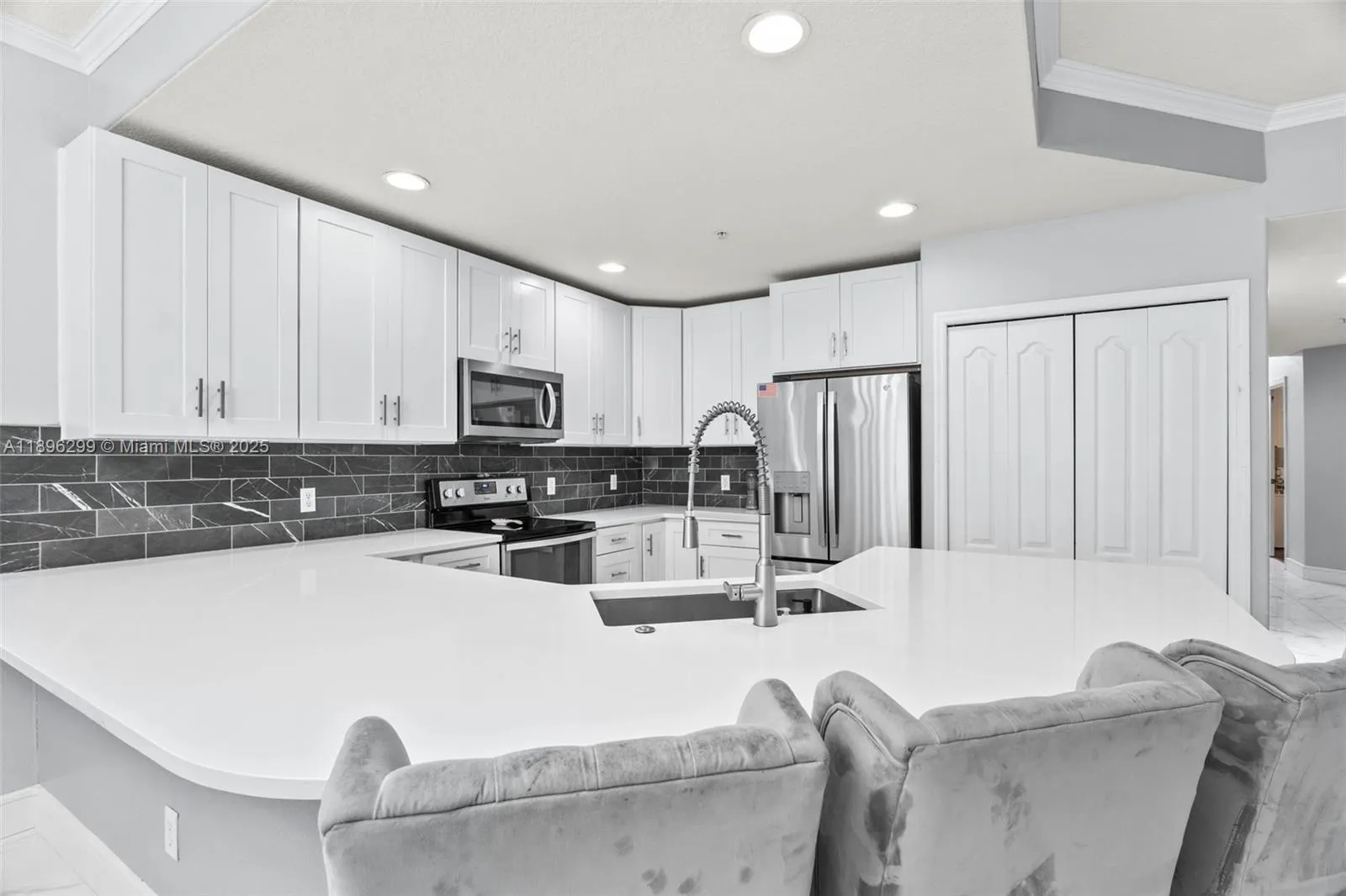 601 N Miramar, #107