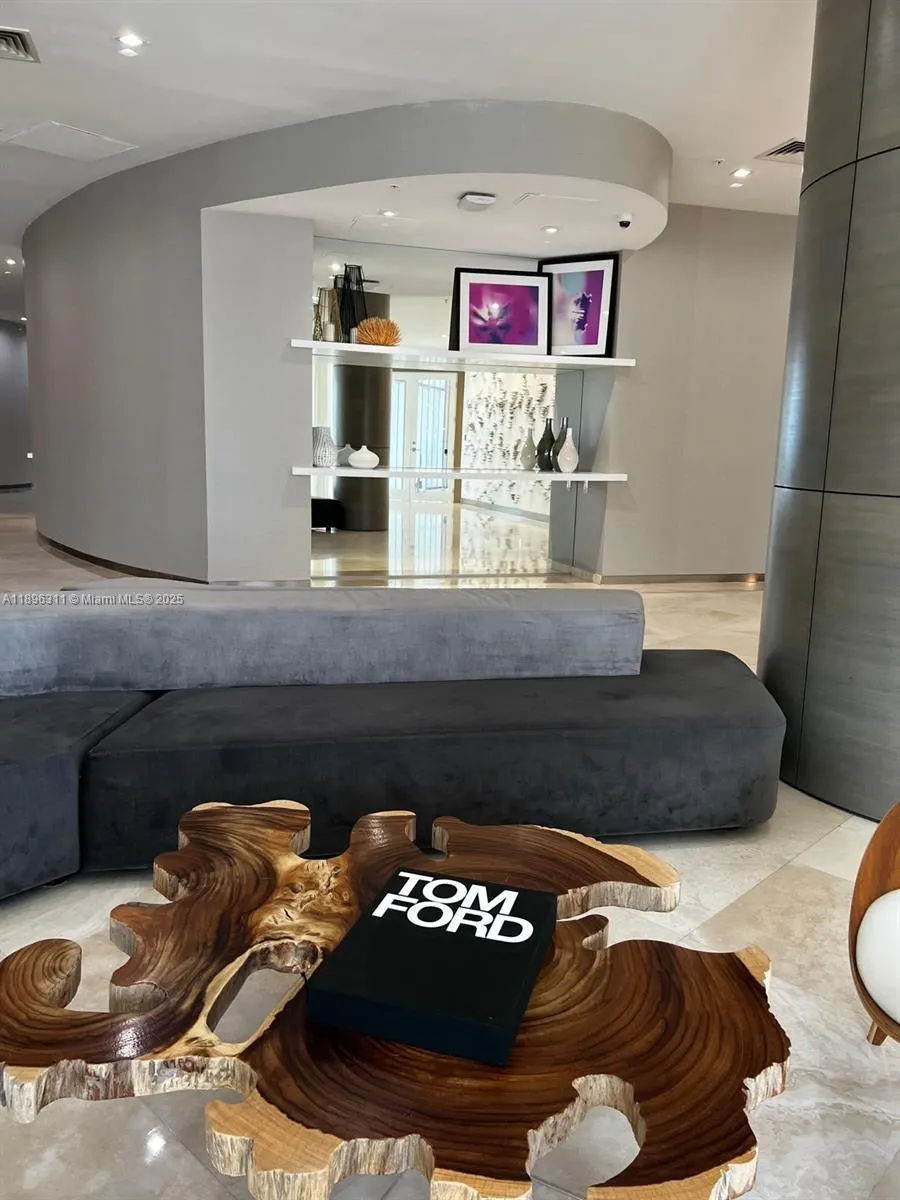 10275 Collins Ave, #111