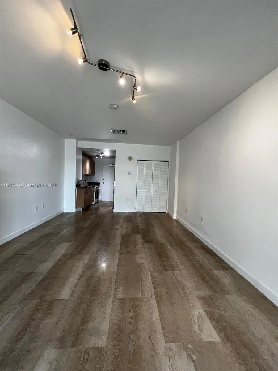 10275 Collins Ave, #111