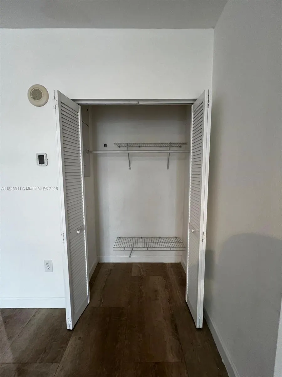 10275 Collins Ave, #111