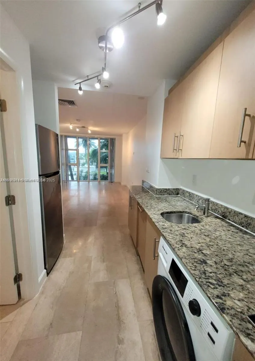 10275 Collins Ave, #111