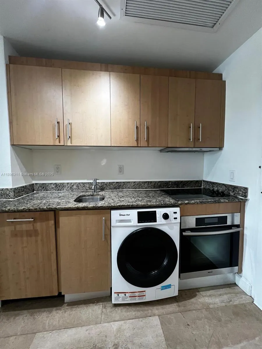 10275 Collins Ave, #111