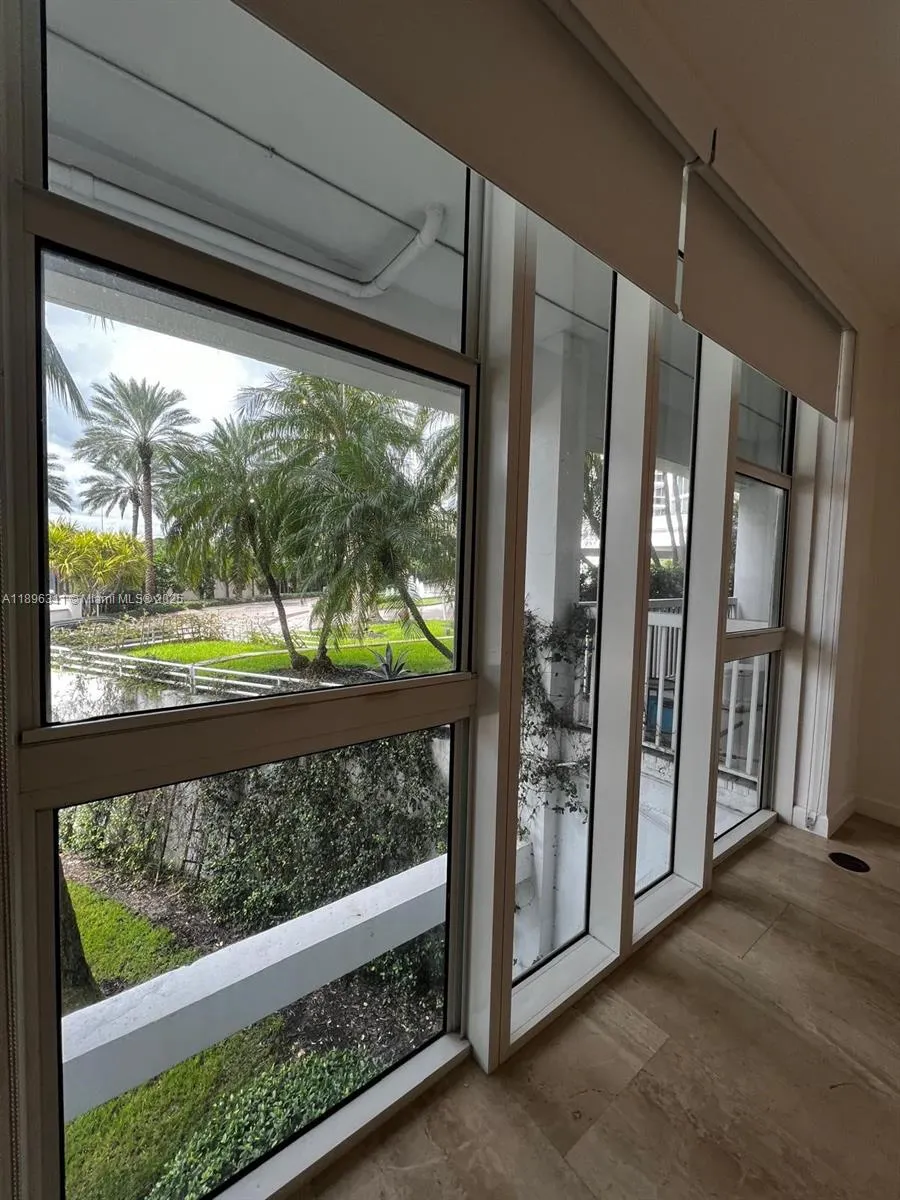 10275 Collins Ave, #111